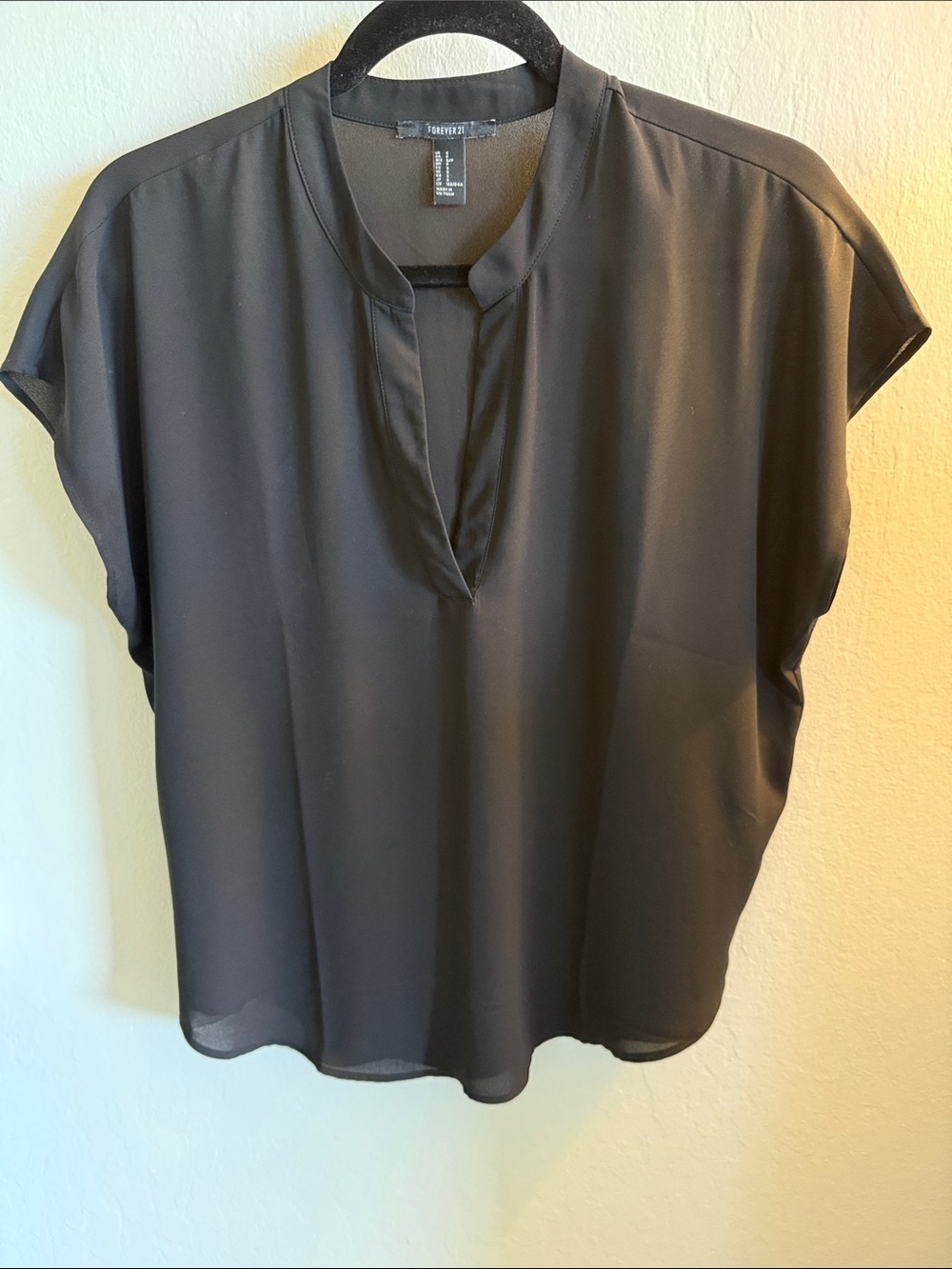 Forever 21 Black Notch V-Neck Cap Sleeve Blouse